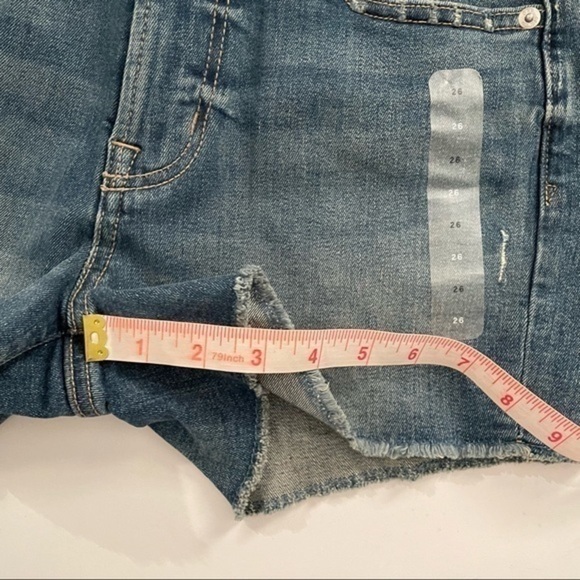 New Gap 3” High Rise Denim shorts Distressed Size 26 - Picture 7 of 7